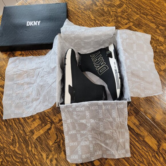 DKNY Women's Nona Pull-On Logo Sock Sneakers. 6.5. Black. - Picture 15 of 16